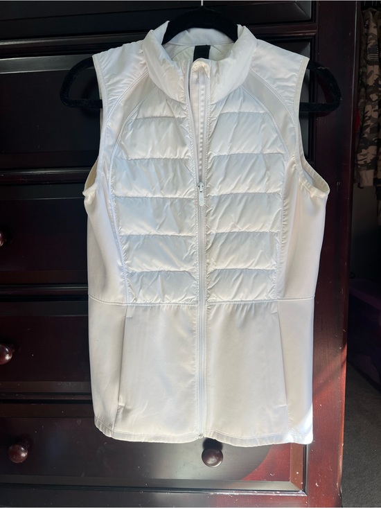 lululemon athletica Jackets & Blazers - lululemon athletica White Quilted Zip-Front  puffer Vest